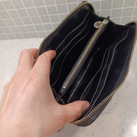 Auth! Tory Burch patent leather wallet - Picture 6 of 8